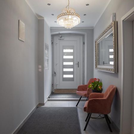 Captain Emo City Apartments พูลา ภายนอก รูปภาพ