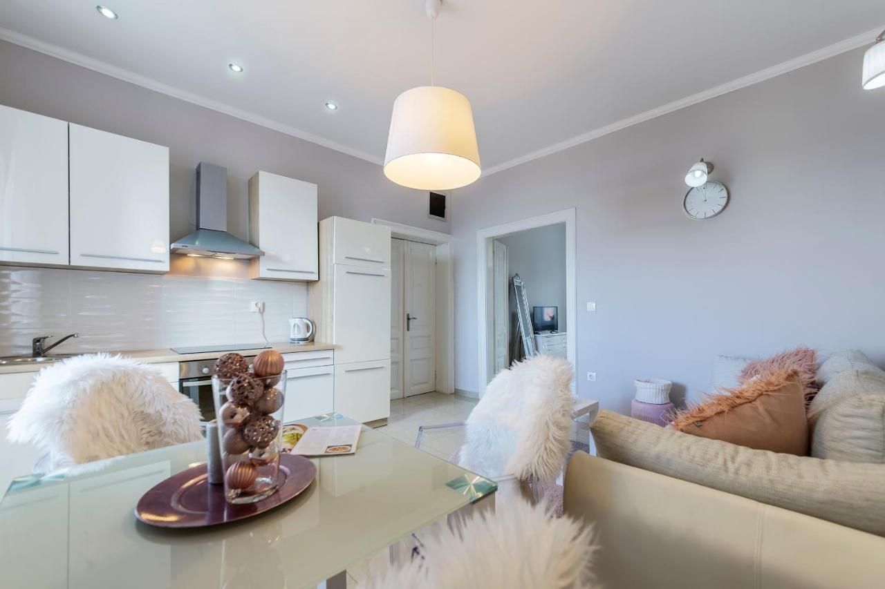Captain Emo City Apartments พูลา ภายนอก รูปภาพ
