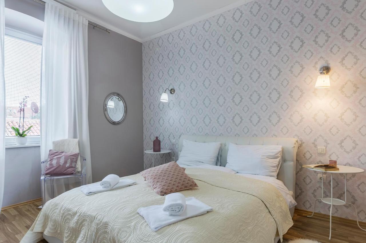 Captain Emo City Apartments พูลา ภายนอก รูปภาพ