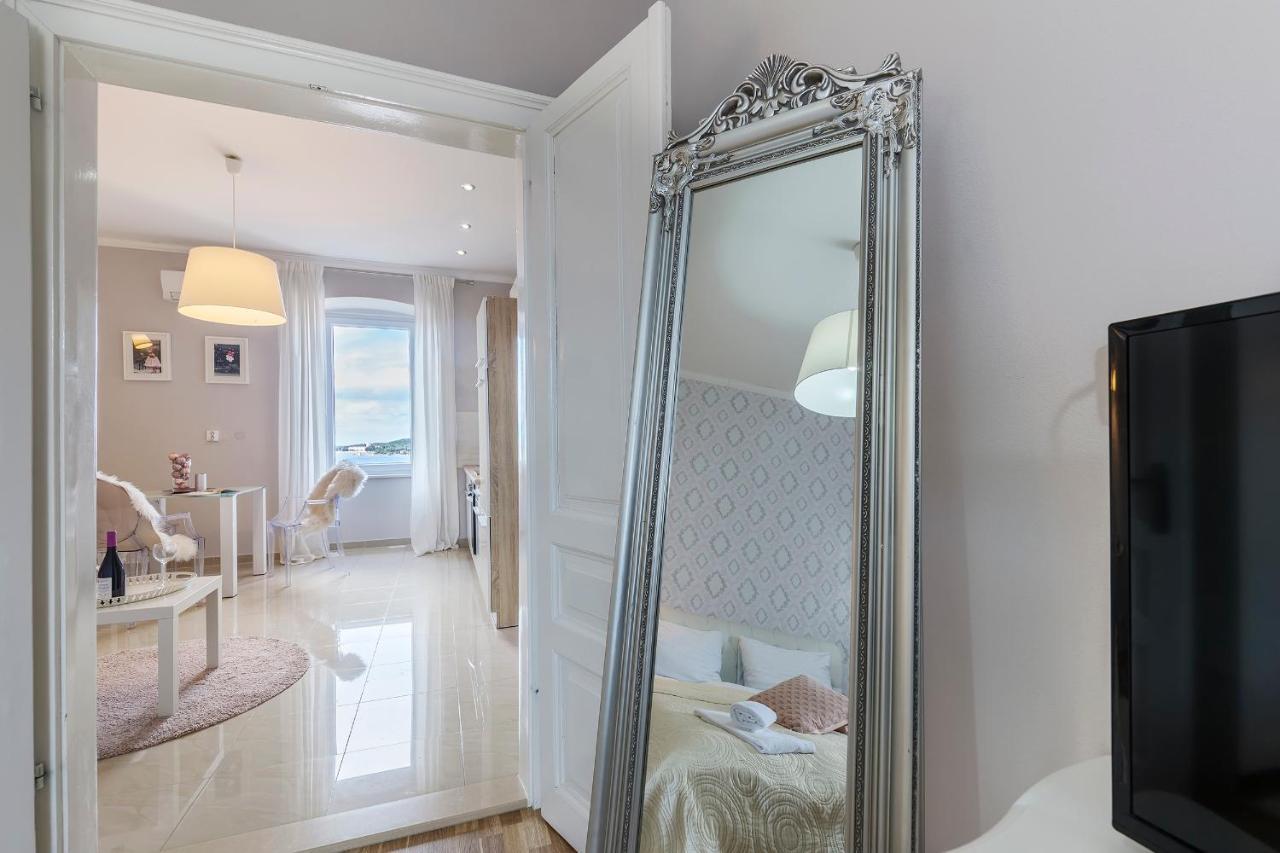 Captain Emo City Apartments พูลา ภายนอก รูปภาพ
