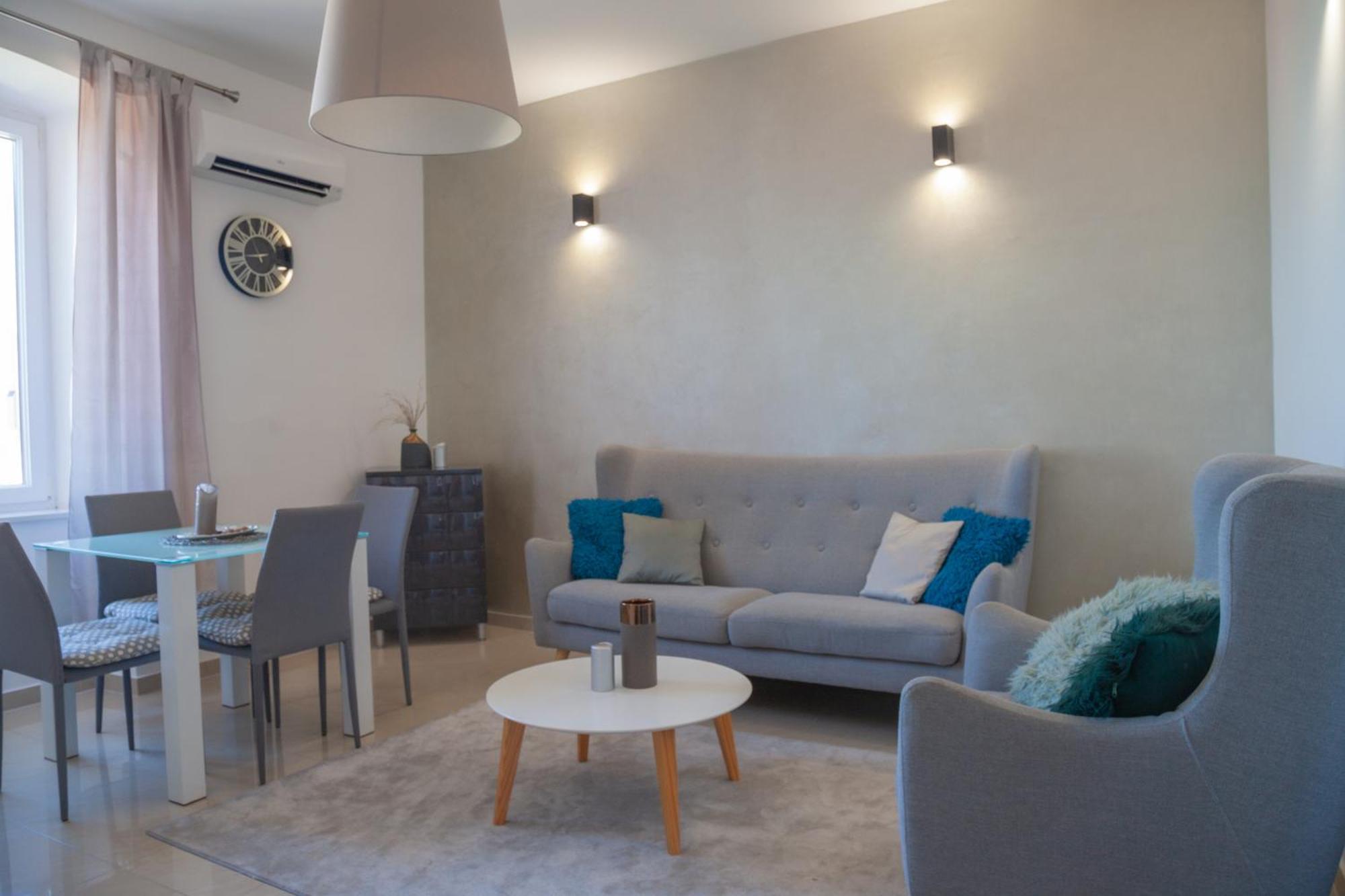 Captain Emo City Apartments พูลา ภายนอก รูปภาพ