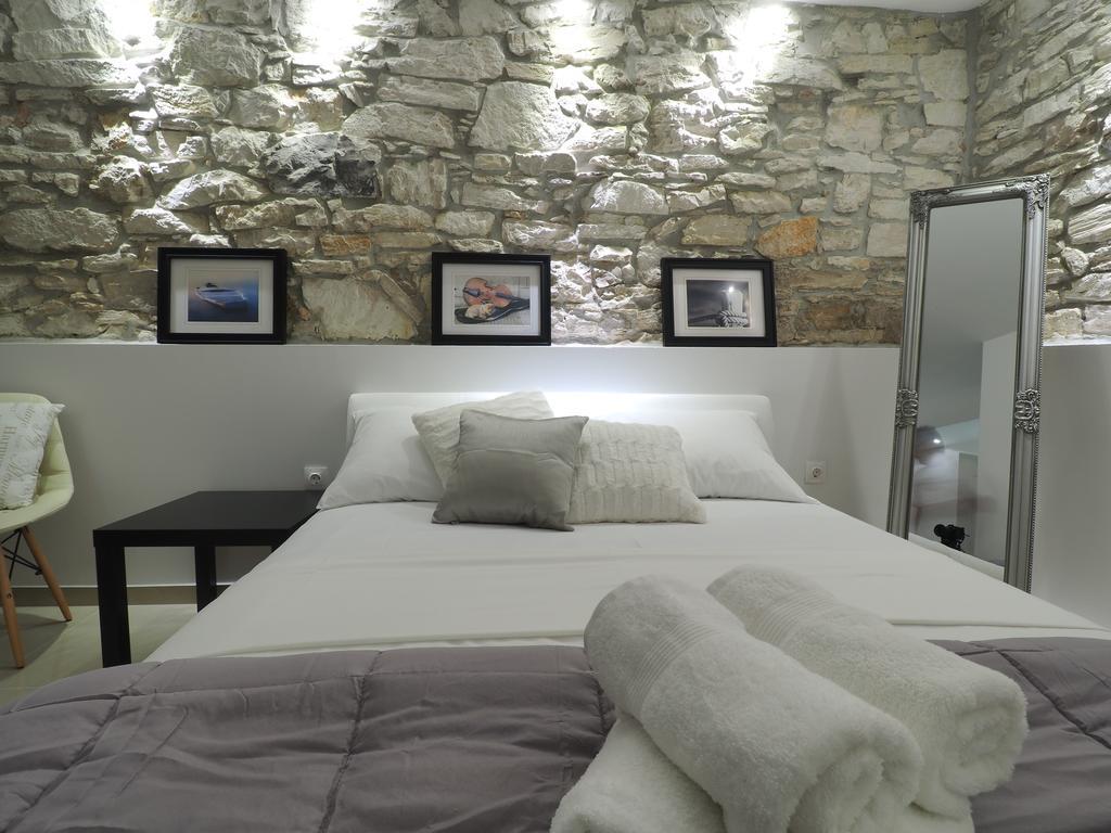 Captain Emo City Apartments พูลา ภายนอก รูปภาพ