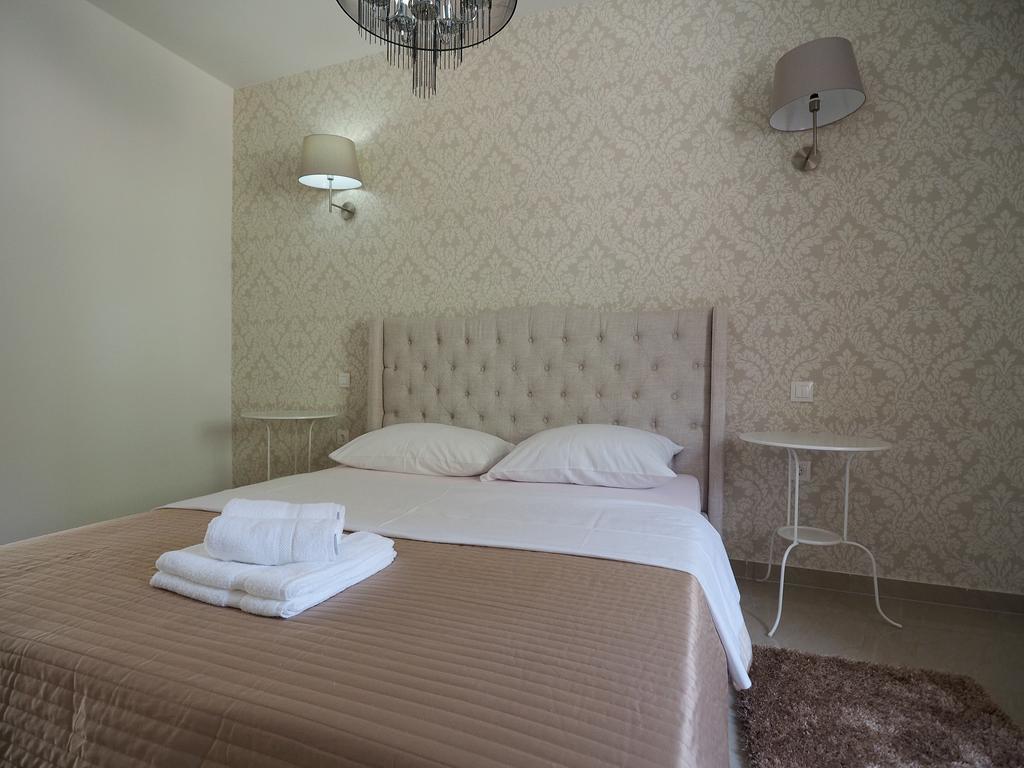 Captain Emo City Apartments พูลา ภายนอก รูปภาพ