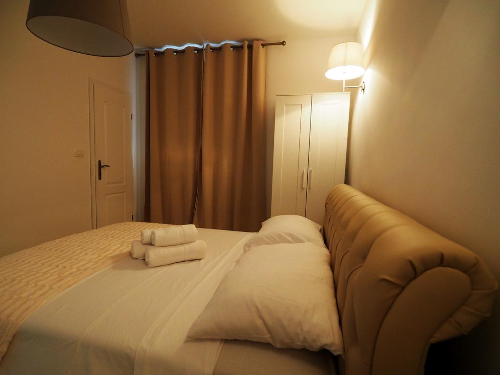 Captain Emo City Apartments พูลา ภายนอก รูปภาพ