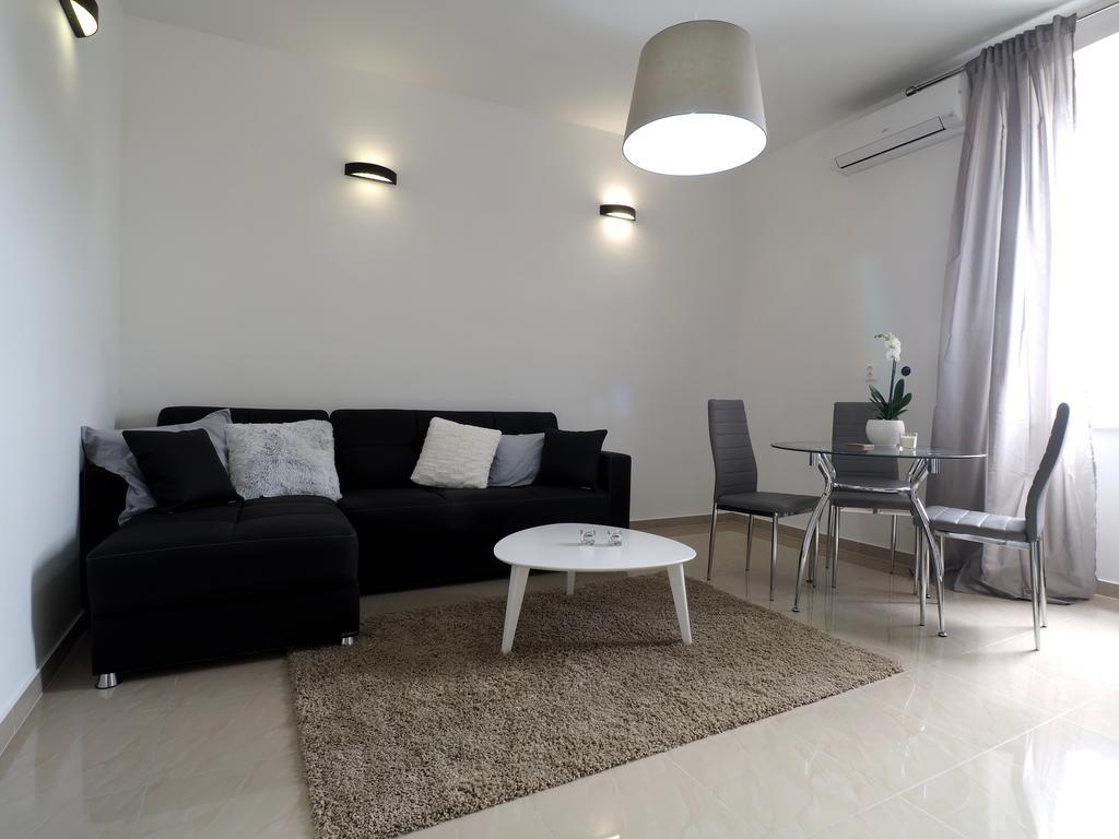 Captain Emo City Apartments พูลา ภายนอก รูปภาพ