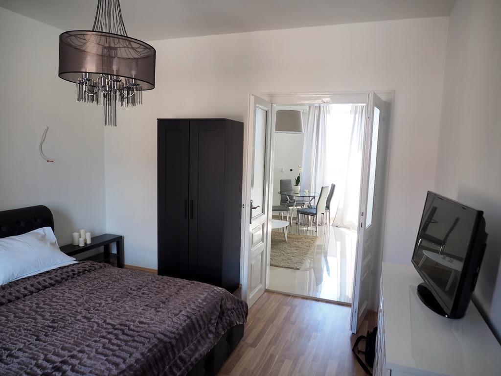 Captain Emo City Apartments พูลา ภายนอก รูปภาพ