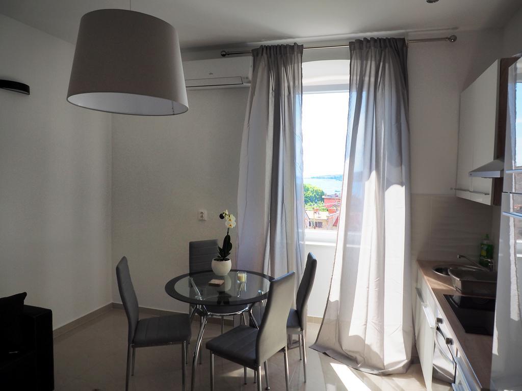 Captain Emo City Apartments พูลา ภายนอก รูปภาพ