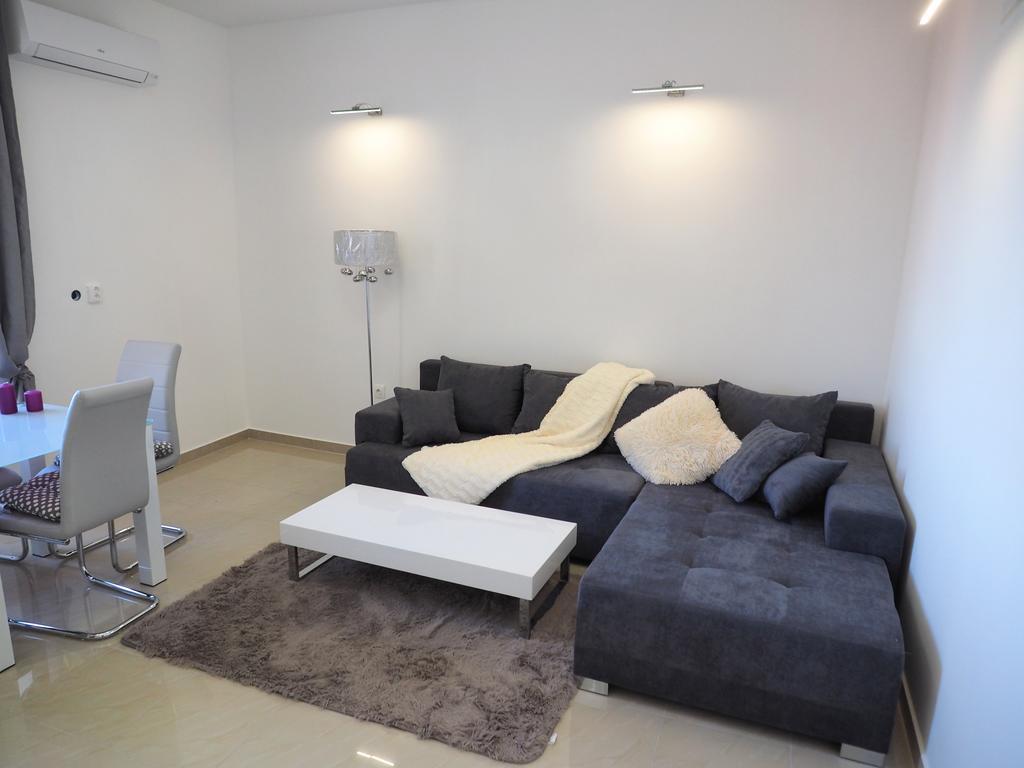 Captain Emo City Apartments พูลา ภายนอก รูปภาพ