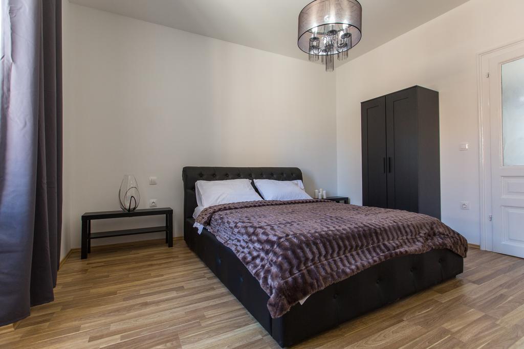 Captain Emo City Apartments พูลา ภายนอก รูปภาพ