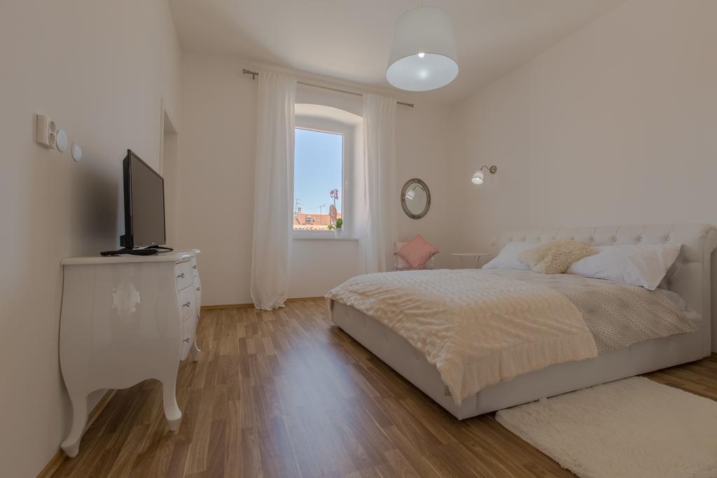 Captain Emo City Apartments พูลา ภายนอก รูปภาพ