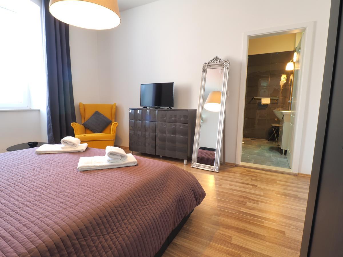 Captain Emo City Apartments พูลา ภายนอก รูปภาพ