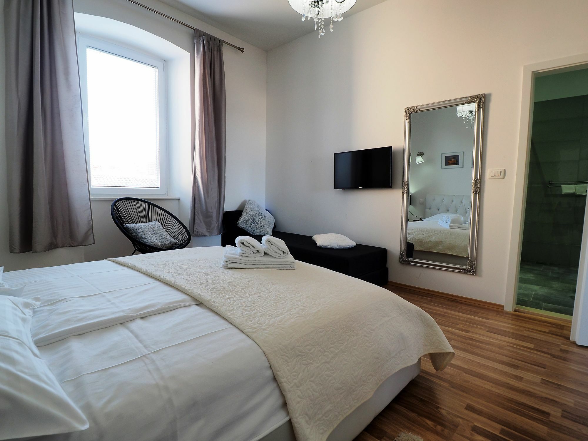 Captain Emo City Apartments พูลา ภายนอก รูปภาพ
