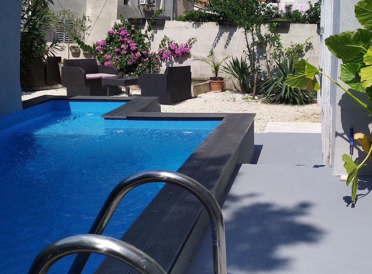 Captain Emo City Apartments พูลา ภายนอก รูปภาพ